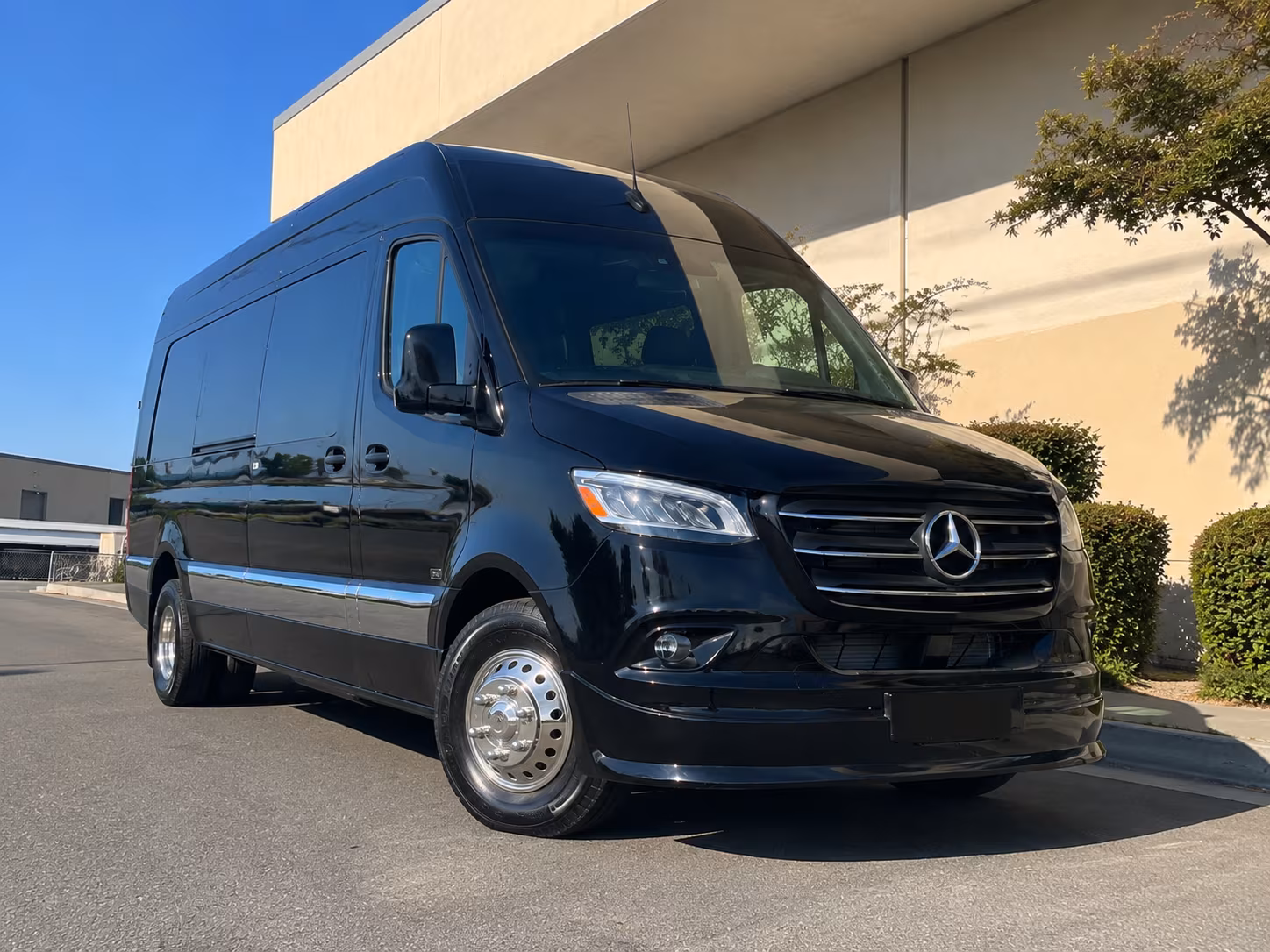 hartford 12 passenger sprinter van