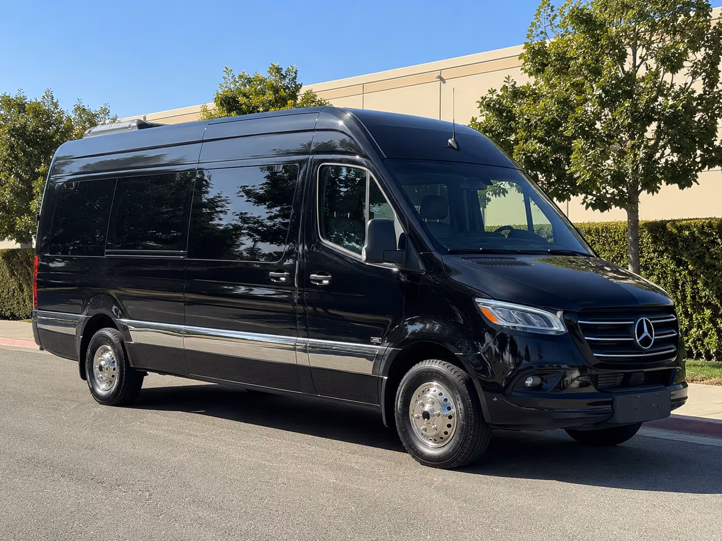 hartford 8 passenger sprinter van